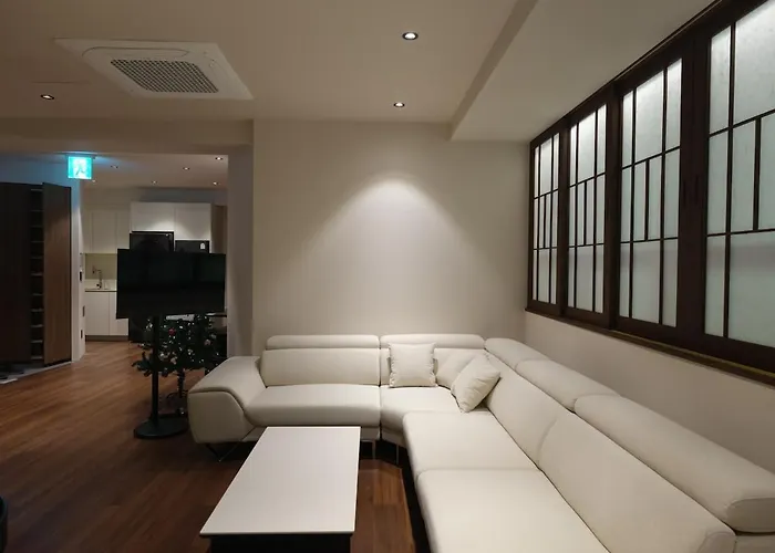 Anon Stay Ddp 12 People Comfortable 1 Minute From Airport Bus1Min 2Nd Floor Stay 5Min From Ddp Station Nearby Myeongdong Seongsu *