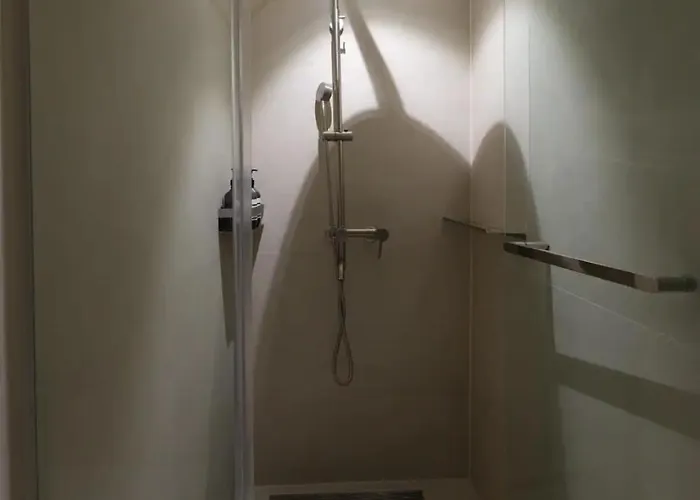 Anon Stay Ddp 12 People Comfortable 1 Minute From Airport Bus1Min 2Nd Floor Stay 5Min From Ddp Station Nearby Myeongdong Seongsu